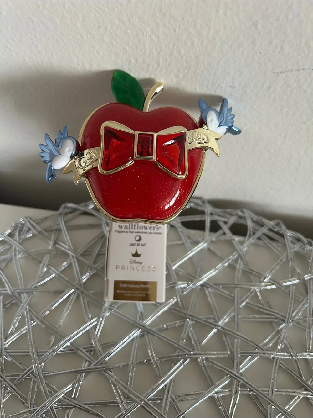 Bath & Body Works Disney Princess SNOW WHITE Red Apple Wallflower Plug